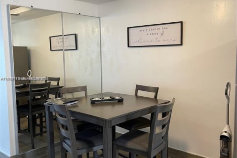 Condo in Miami, Florida, 1 bedroom № 2253587 - photo 6