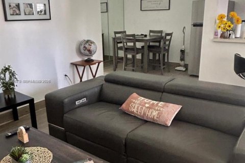 Condo in Miami, Florida, 1 bedroom № 2253587 - photo 5