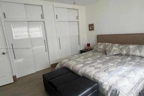 Condo in Miami, Florida, 1 bedroom № 2253587 - photo 12