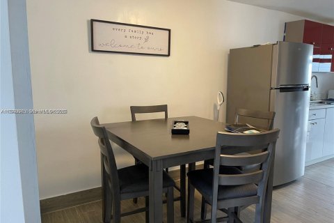 Condo in Miami, Florida, 1 bedroom № 2253587 - photo 7