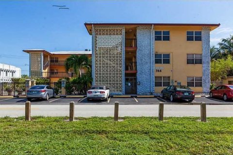 Copropriété à louer à Fort Lauderdale, Floride: 1 chambre, 51.1 m2 № 2003122 - photo 2