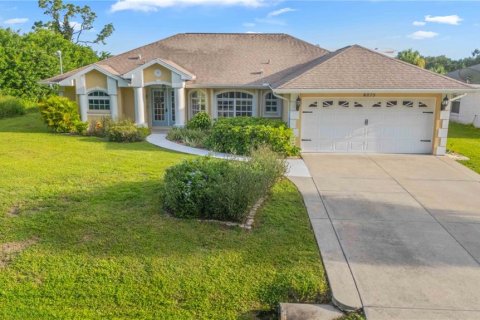 House in North Port, Florida 3 bedrooms, 174.19 sq.m. № 2294822