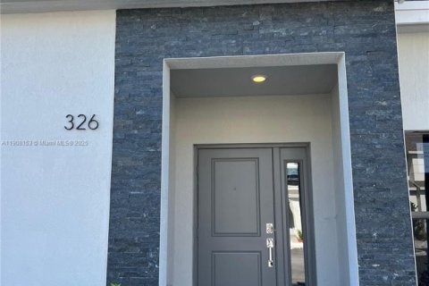 Touwnhouse à louer à Florida City, Floride: 3 chambres, 127.83 m2 № 1964293 - photo 1