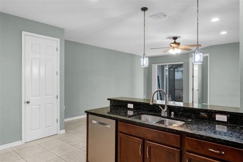 Townhouse in Oviedo, Florida 3 bedrooms, 170.48 sq.m. № 1893569 - photo 6