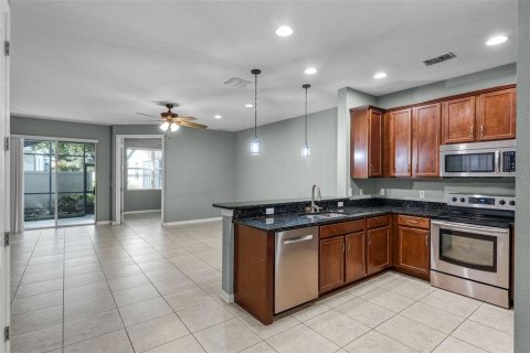 Townhouse in Oviedo, Florida 3 bedrooms, 170.48 sq.m. № 1893569 - photo 4