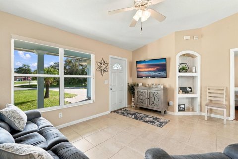 Villa ou maison à vendre à Port St. Lucie, Floride: 2 chambres, 103.86 m2 № 2410764 - photo 3
