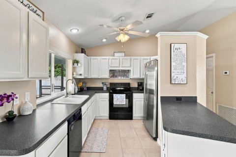 Villa ou maison à vendre à Port St. Lucie, Floride: 2 chambres, 103.86 m2 № 2410764 - photo 8