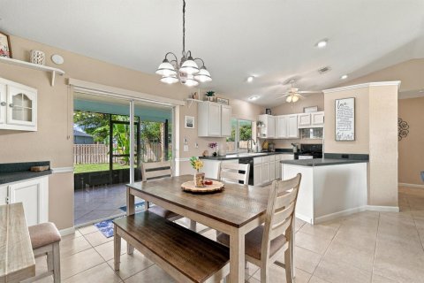 Villa ou maison à vendre à Port St. Lucie, Floride: 2 chambres, 103.86 m2 № 2410764 - photo 7