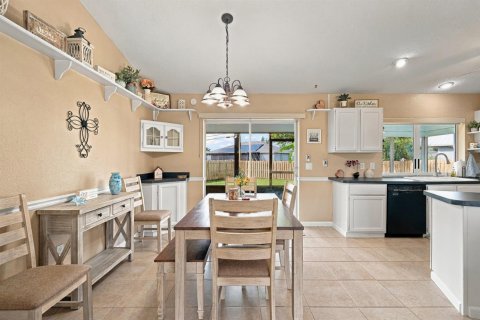 Villa ou maison à vendre à Port St. Lucie, Floride: 2 chambres, 103.86 m2 № 2410764 - photo 6