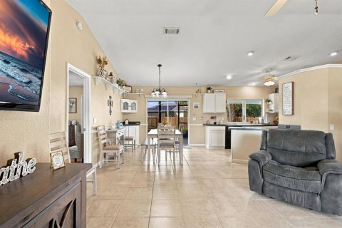 Villa ou maison à vendre à Port St. Lucie, Floride: 2 chambres, 103.86 m2 № 2410764 - photo 5