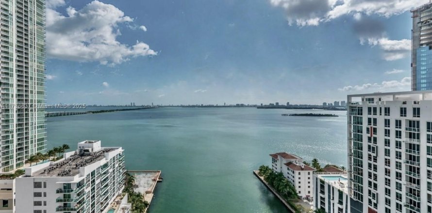 Condominio en Miami, Florida, 2 dormitorios  № 1764709