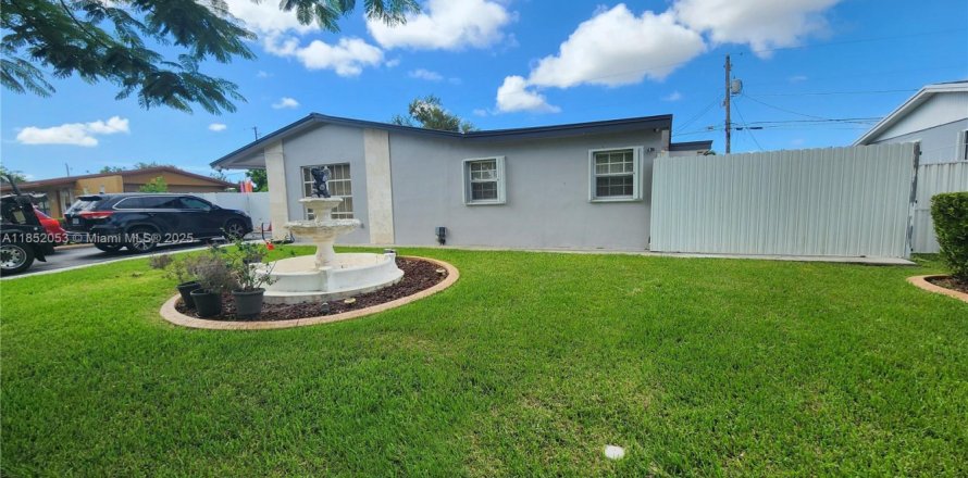 Immobilier commercial à Cutler Bay, Floride 1 chambre, 156.26 m2 № 1890099