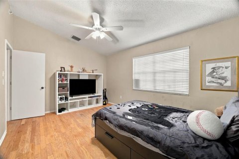 House in Lutz, Florida 5 bedrooms, 349.31 sq.m. № 2426967 - photo 21