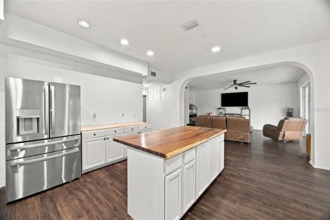 House in Lutz, Florida 5 bedrooms, 349.31 sq.m. № 2426967 - photo 12