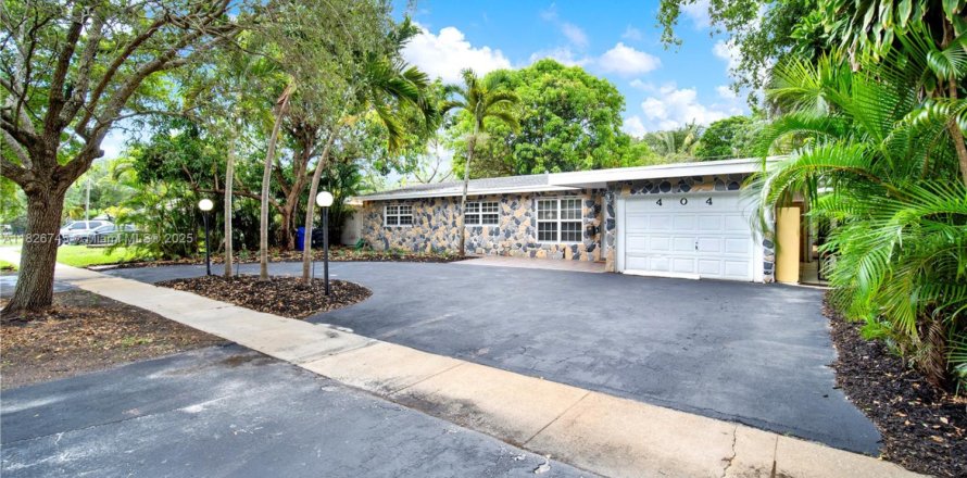 House in Hollywood, Florida 4 bedrooms, 200.11 sq.m. № 1797018