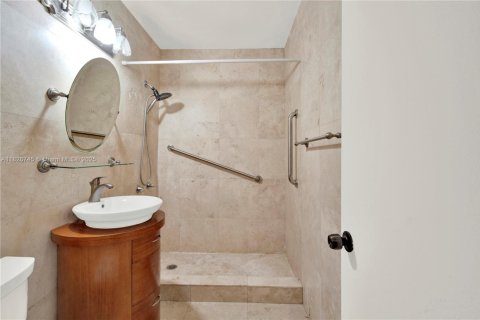 House in Hollywood, Florida 4 bedrooms, 200.11 sq.m. № 1797018 - photo 17