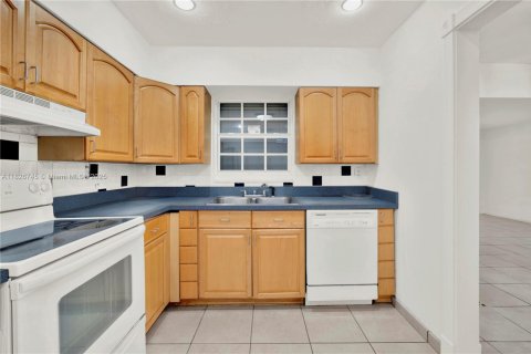 House in Hollywood, Florida 4 bedrooms, 200.11 sq.m. № 1797018 - photo 19