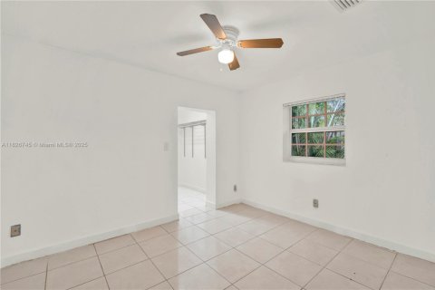 House in Hollywood, Florida 4 bedrooms, 200.11 sq.m. № 1797018 - photo 12