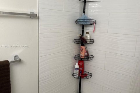 Copropriété à louer à Pompano Beach, Floride: 2 chambres, 84.08 m2 № 1996550 - photo 17