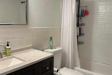 Copropriété à louer à Pompano Beach, Floride: 2 chambres, 84.08 m2 № 1996550 - photo 11