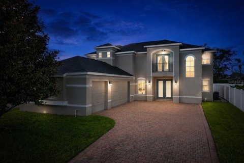 House in Sanford, Florida 4 bedrooms, 255.76 sq.m. № 2348264 - photo 2