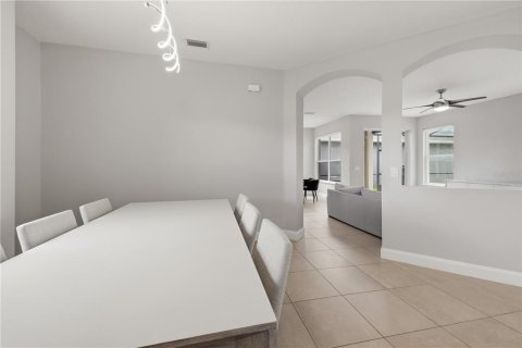 House in Sanford, Florida 4 bedrooms, 255.76 sq.m. № 2348264 - photo 10
