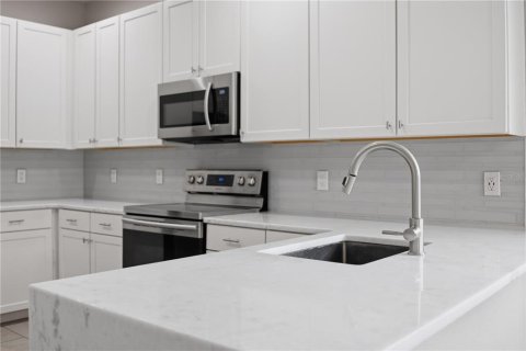 House in Sanford, Florida 4 bedrooms, 255.76 sq.m. № 2348264 - photo 12