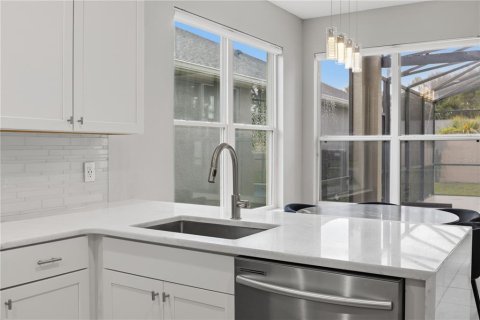 House in Sanford, Florida 4 bedrooms, 255.76 sq.m. № 2348264 - photo 16