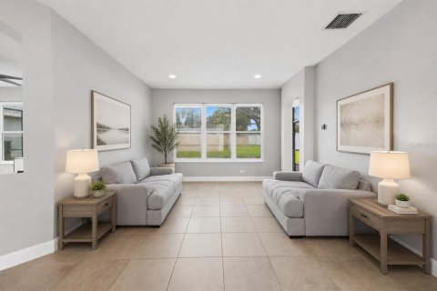 House in Sanford, Florida 4 bedrooms, 255.76 sq.m. № 2348264 - photo 3