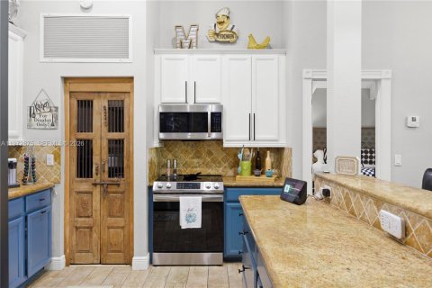 House in Hallandale Beach, Florida 3 bedrooms, 150.87 sq.m. № 2033079 - photo 21