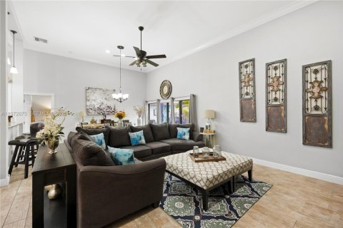 House in Hallandale Beach, Florida 3 bedrooms, 150.87 sq.m. № 2033079 - photo 16