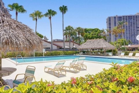 House in Hallandale Beach, Florida 3 bedrooms, 150.87 sq.m. № 2033079 - photo 4