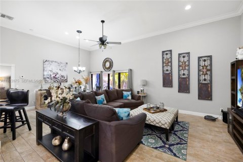 House in Hallandale Beach, Florida 3 bedrooms, 150.87 sq.m. № 2033079 - photo 13