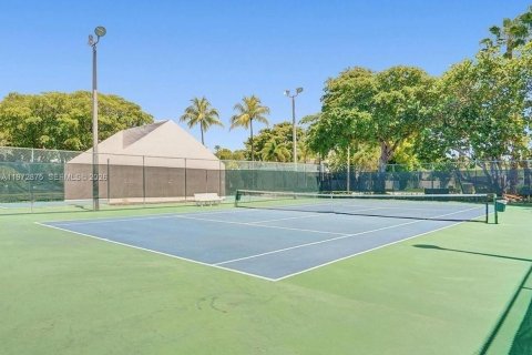 House in Hallandale Beach, Florida 3 bedrooms, 150.87 sq.m. № 2033079 - photo 7