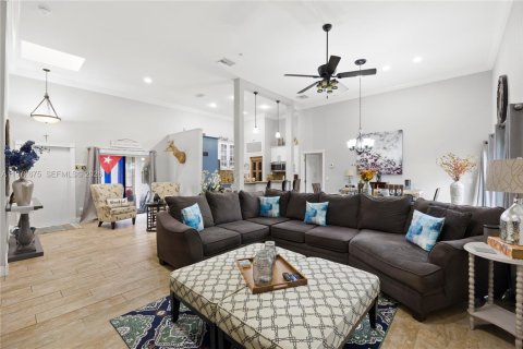 House in Hallandale Beach, Florida 3 bedrooms, 150.87 sq.m. № 2033079 - photo 17