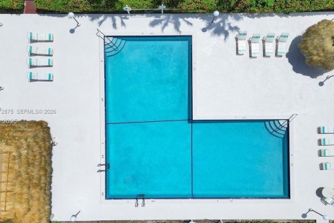 House in Hallandale Beach, Florida 3 bedrooms, 150.87 sq.m. № 2033079 - photo 5