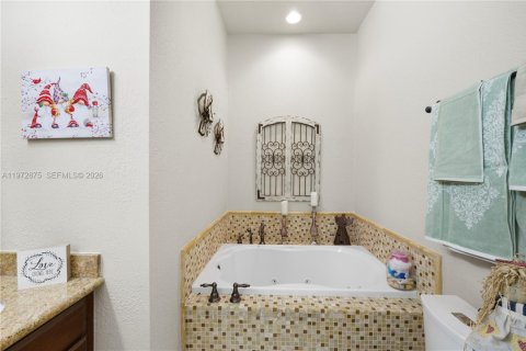 House in Hallandale Beach, Florida 3 bedrooms, 150.87 sq.m. № 2033079 - photo 30