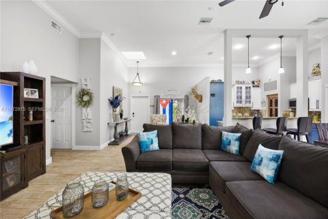 House in Hallandale Beach, Florida 3 bedrooms, 150.87 sq.m. № 2033079 - photo 18