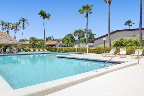 House in Hallandale Beach, Florida 3 bedrooms, 150.87 sq.m. № 2033079 - photo 3