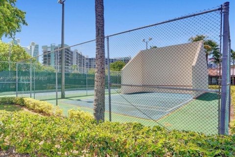 House in Hallandale Beach, Florida 3 bedrooms, 150.87 sq.m. № 2033079 - photo 6