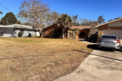 House in Spring Hill, Florida 3 bedrooms, 184.5 sq.m. № 1571017 - photo 1