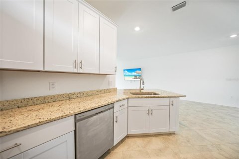 Villa ou maison à vendre à Port Charlotte, Floride: 2 chambres, 144.37 m2 № 1592340 - photo 11