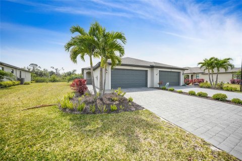 Villa ou maison à vendre à Port Charlotte, Floride: 2 chambres, 144.37 m2 № 1592340 - photo 1