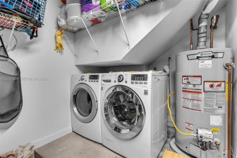 Casa en venta en Miami, Florida, 3 dormitorios, 152.27 m2 № 2241029 - foto 30