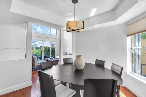Casa en venta en Miami, Florida, 3 dormitorios, 152.27 m2 № 2241029 - foto 9