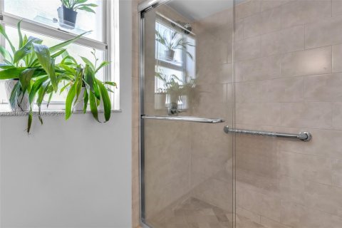 Casa en venta en Miami, Florida, 3 dormitorios, 152.27 m2 № 2241029 - foto 16