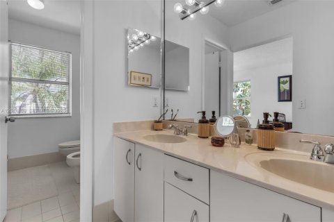 Casa en venta en Miami, Florida, 3 dormitorios, 152.27 m2 № 2241029 - foto 28