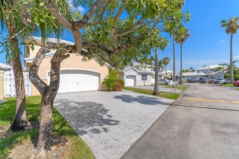 Casa en venta en Miami, Florida, 3 dormitorios, 152.27 m2 № 2241029 - foto 2