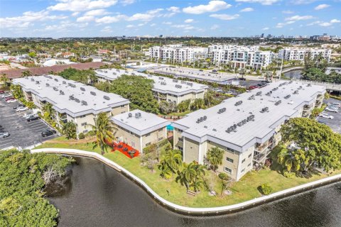 Condo in Wilton Manors, Florida, 1 bedroom  № 1022066 - photo 1