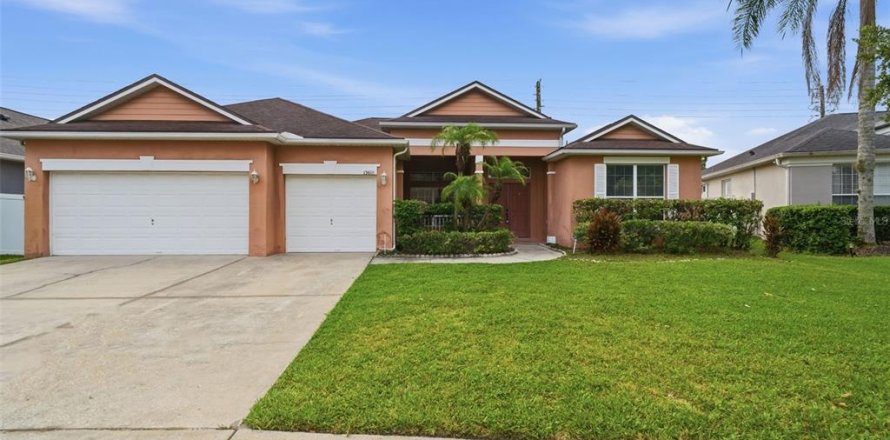 House in Orlando, Florida 4 bedrooms, 258.08 sq.m. № 2267182